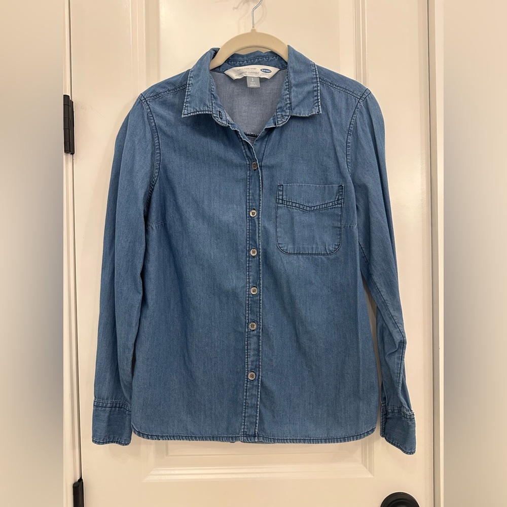 Old Navy classic chambray shirt petite small